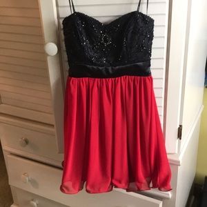 Red/black short evening dress